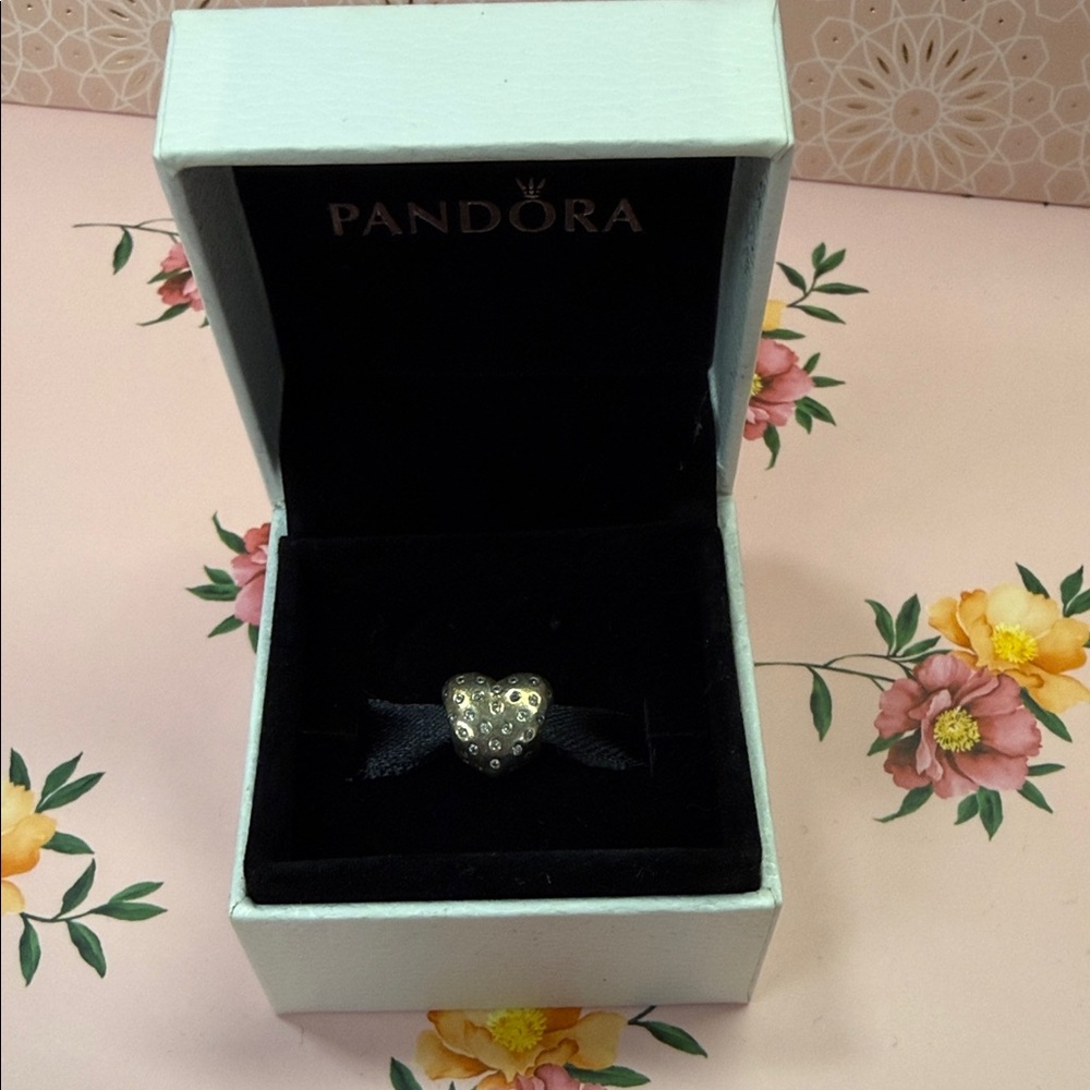 Pandora SPARKLING  Heart charm